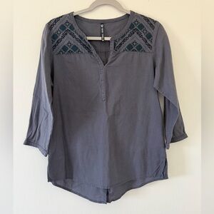 Kuhl Martina 3/4 rainstorm button down back blouse size medium